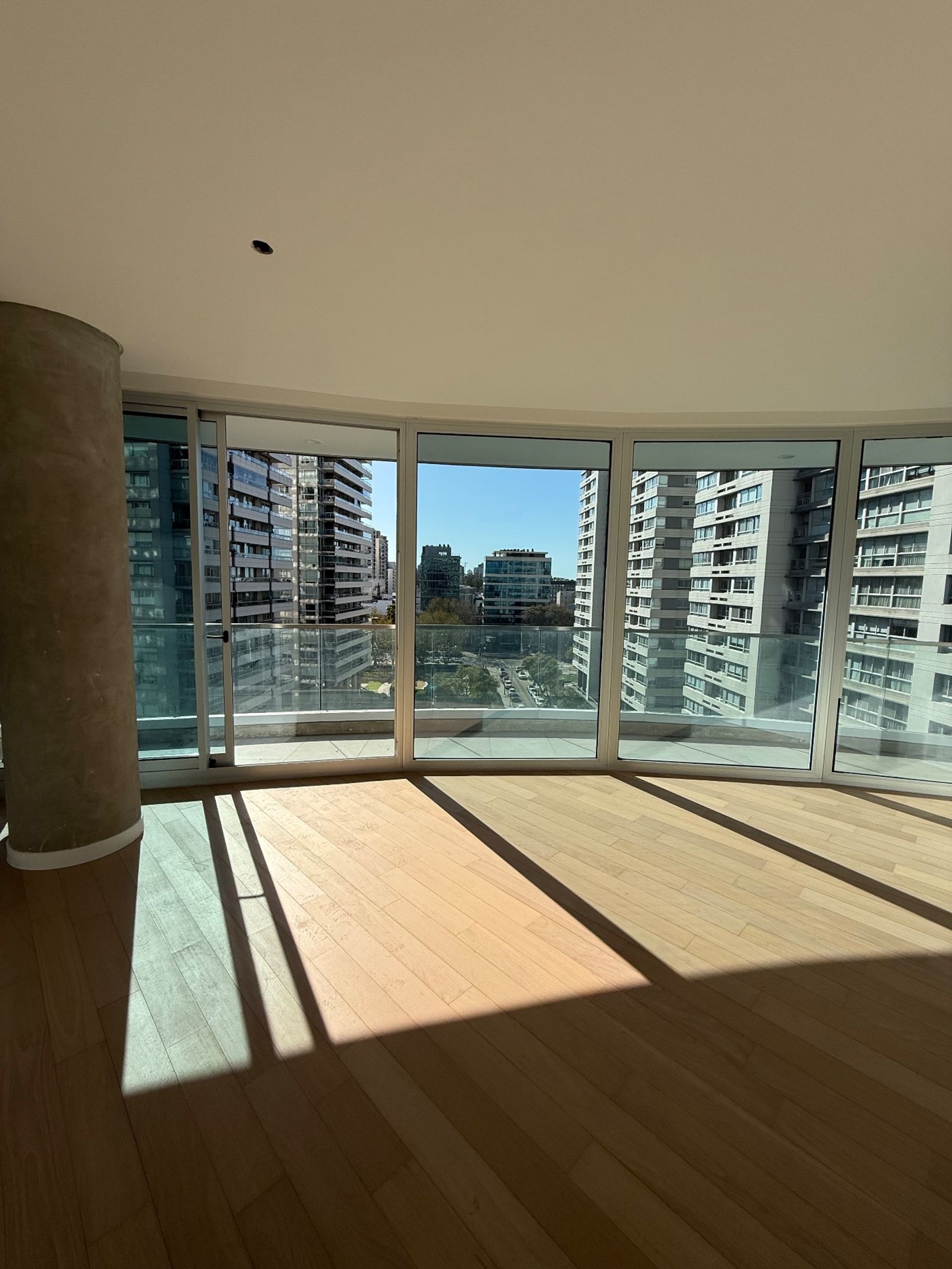 For Sale: Apartment Libertador – 2 rooms, balcony, new