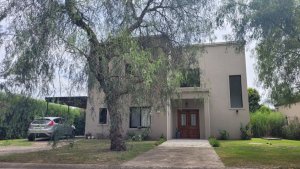 4-room house for sale in Santa Catalina, Tigre, credit available.