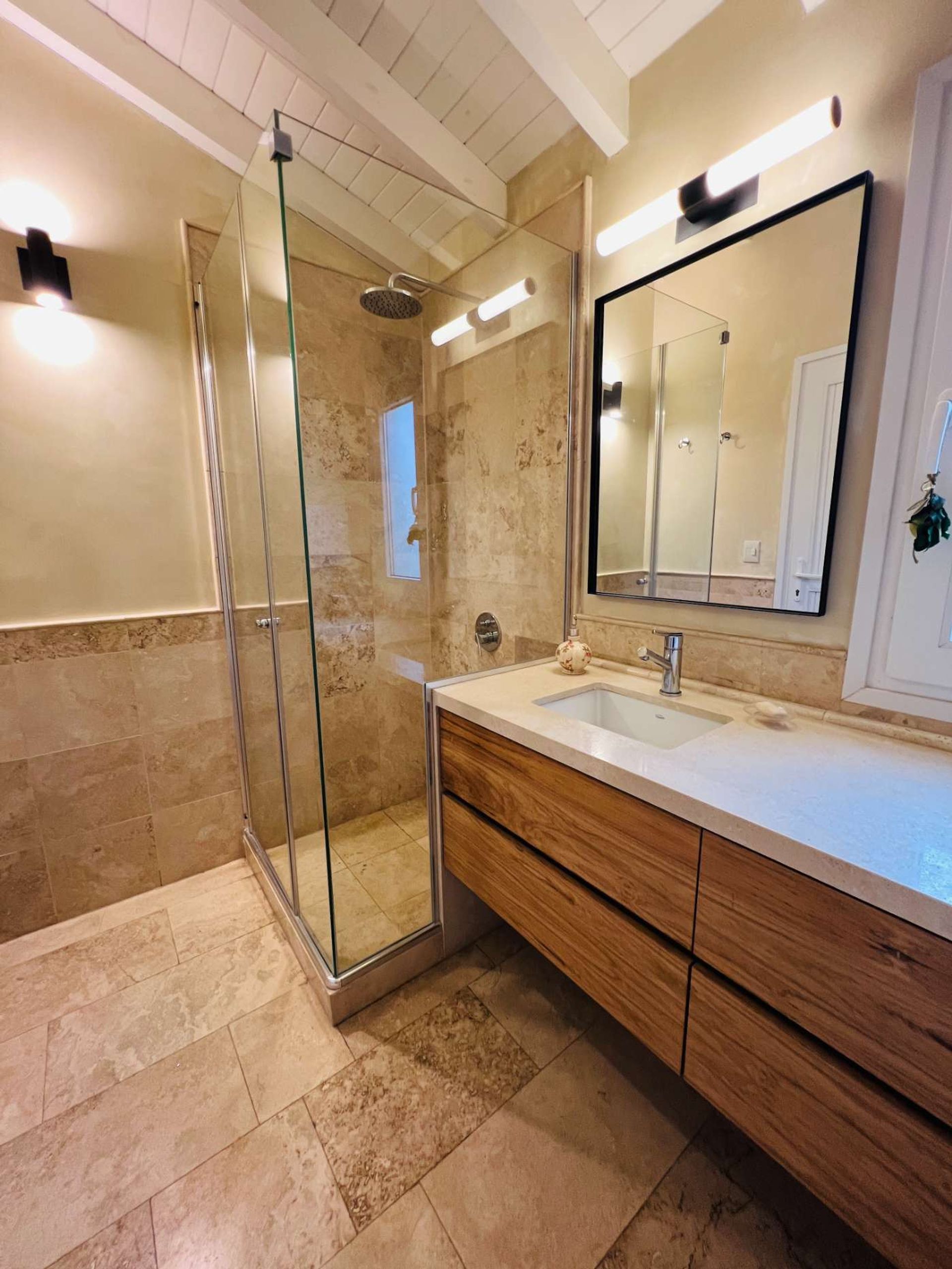 Venta casa Castores Nordelta 353m2 al lago central
