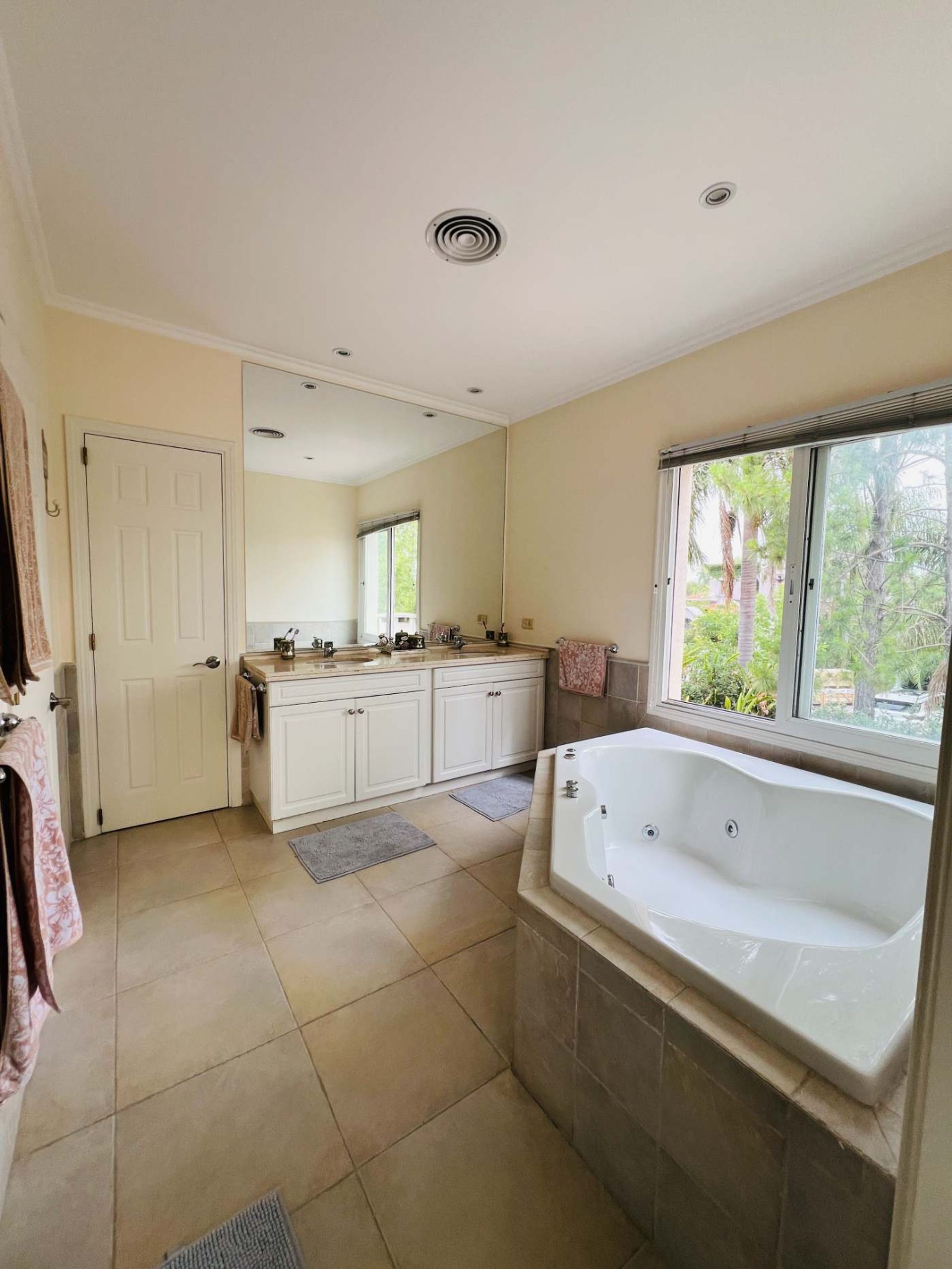 Venta casa Castores Nordelta 353m2 al lago central