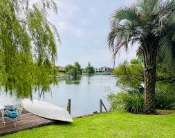 Sale of Castores Nordelta house, 353 m2, central lake