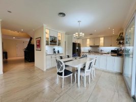 Sale of Castores Nordelta house, 353 m2, central lake