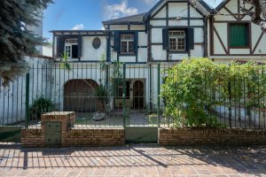 Venta Casa 7 amb con dependencia, pileta, Florida