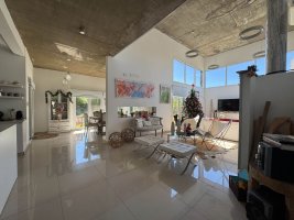 House for Sale – 5 rooms, pool, Barbaritas Hidrom neighborhood