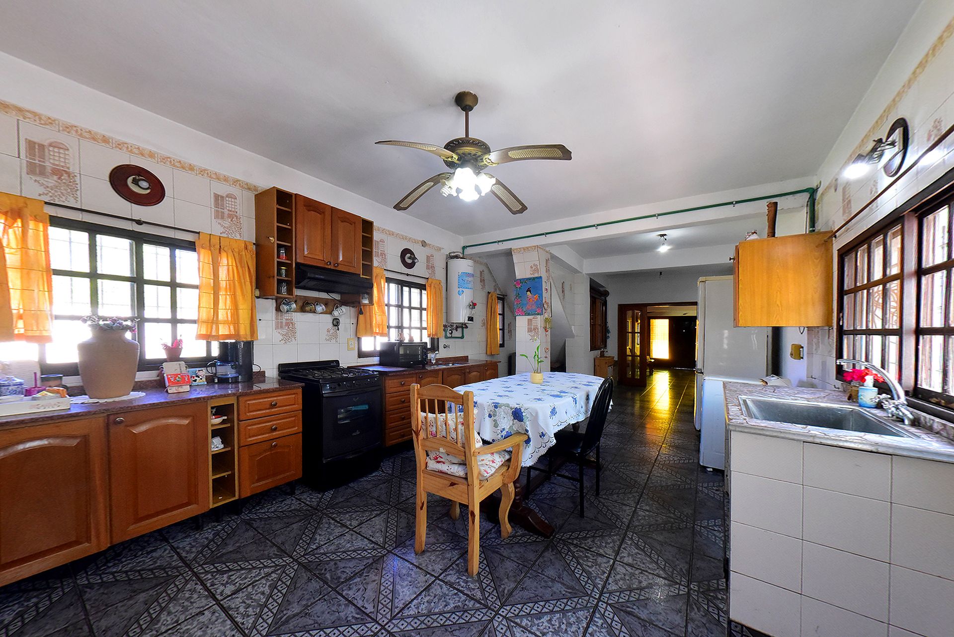 Venta casa con GRAN LOTE 905m2 multifamiliar