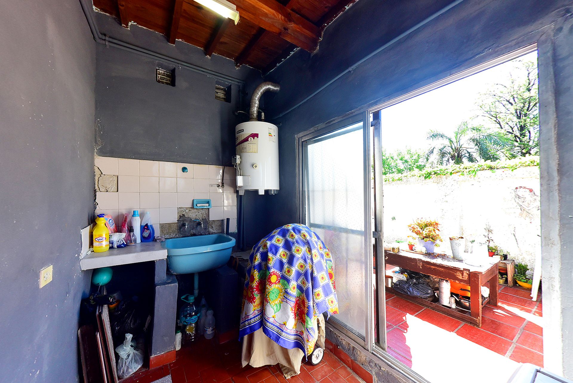 Venta casa con GRAN LOTE 905m2 multifamiliar