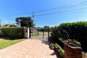 Venta casa con GRAN LOTE 905m2 multifamiliar