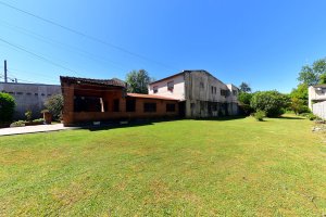 Venta casa con GRAN LOTE 905m2 multifamiliar