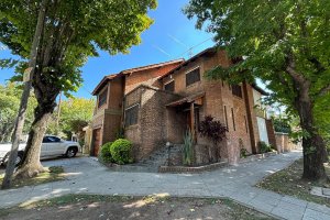 Casa 6 ambientes en Venta Olivos con Jardin