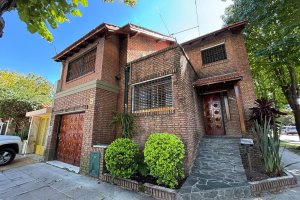 6-room house for sale in Olivos with garden