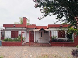 Casa En Venta 3 Amb Cochera Jardin Apto Credito