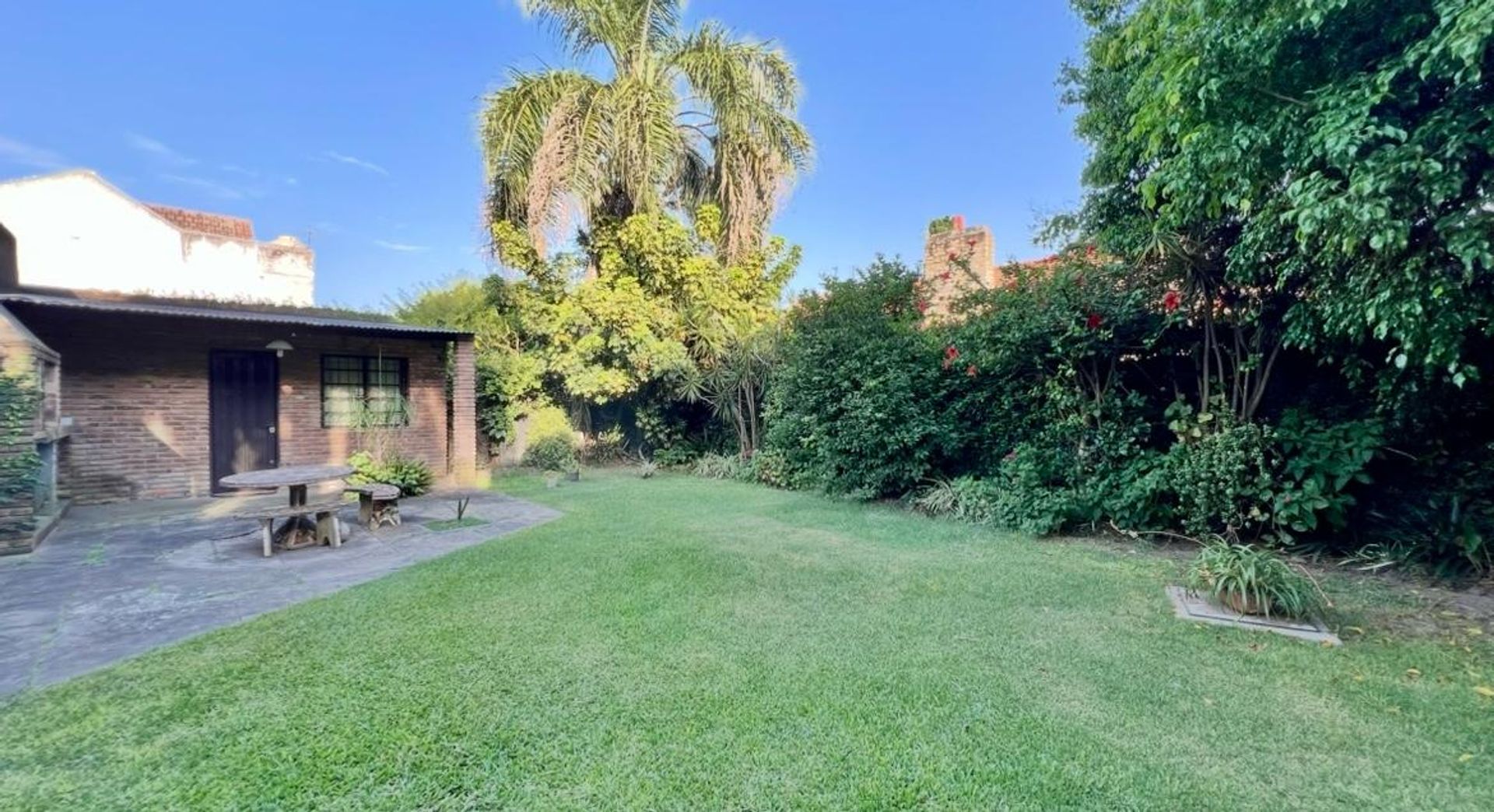 House for Sale with Store, Garden, and Carport – Don Torcuato