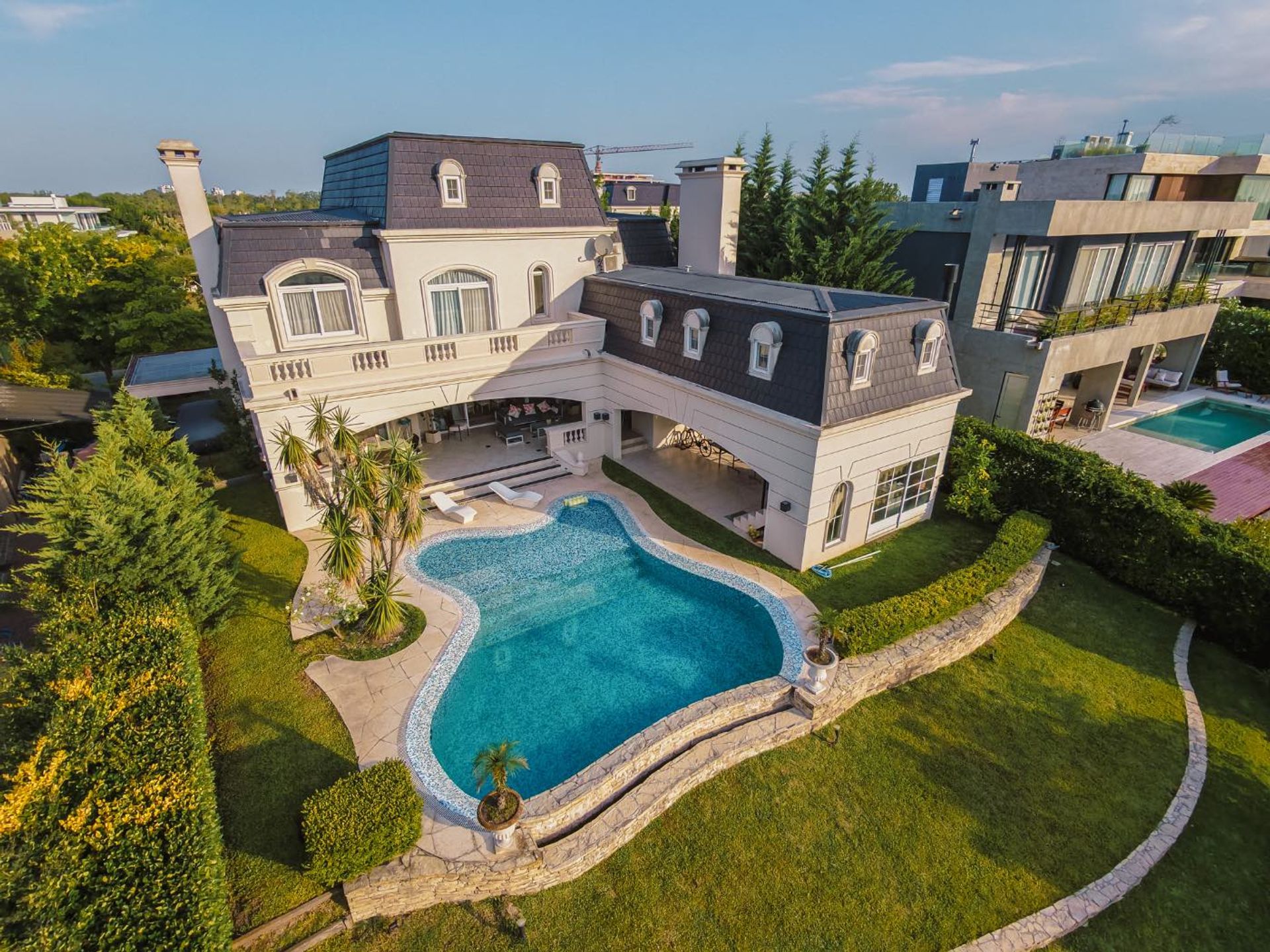 Residencia Premium Frente al Río – El Yacht