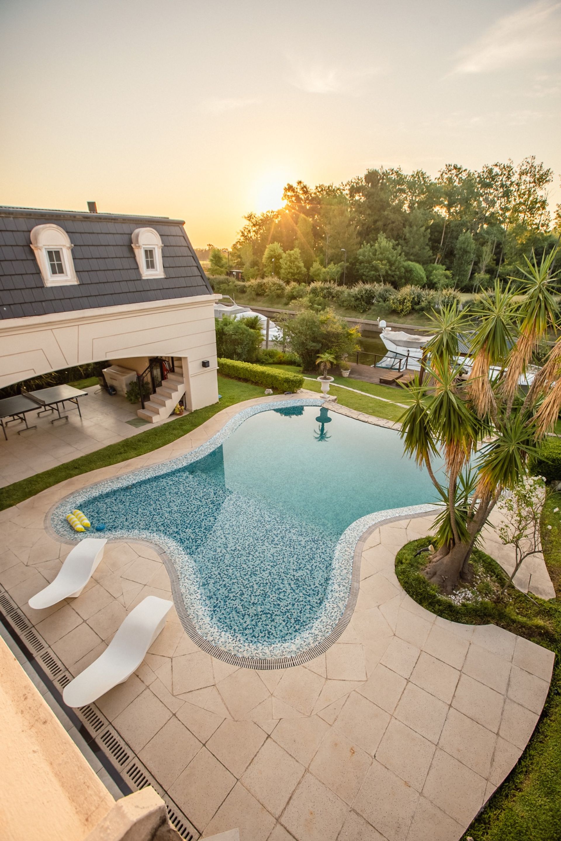 Residencia Premium Frente al Río – El Yacht
