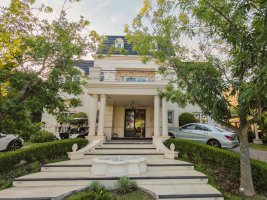 Premium Residence Facing the River – El Yacht