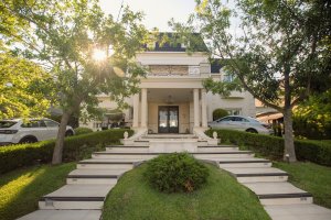 Premium Residence Facing the River – El Yacht