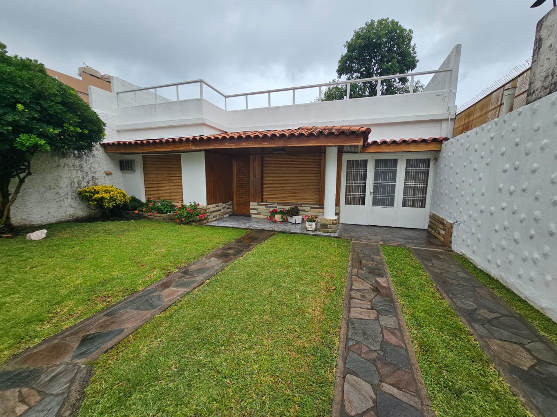 Casa Multifamiliar-2 Casas Lote 400 M2 Martinez