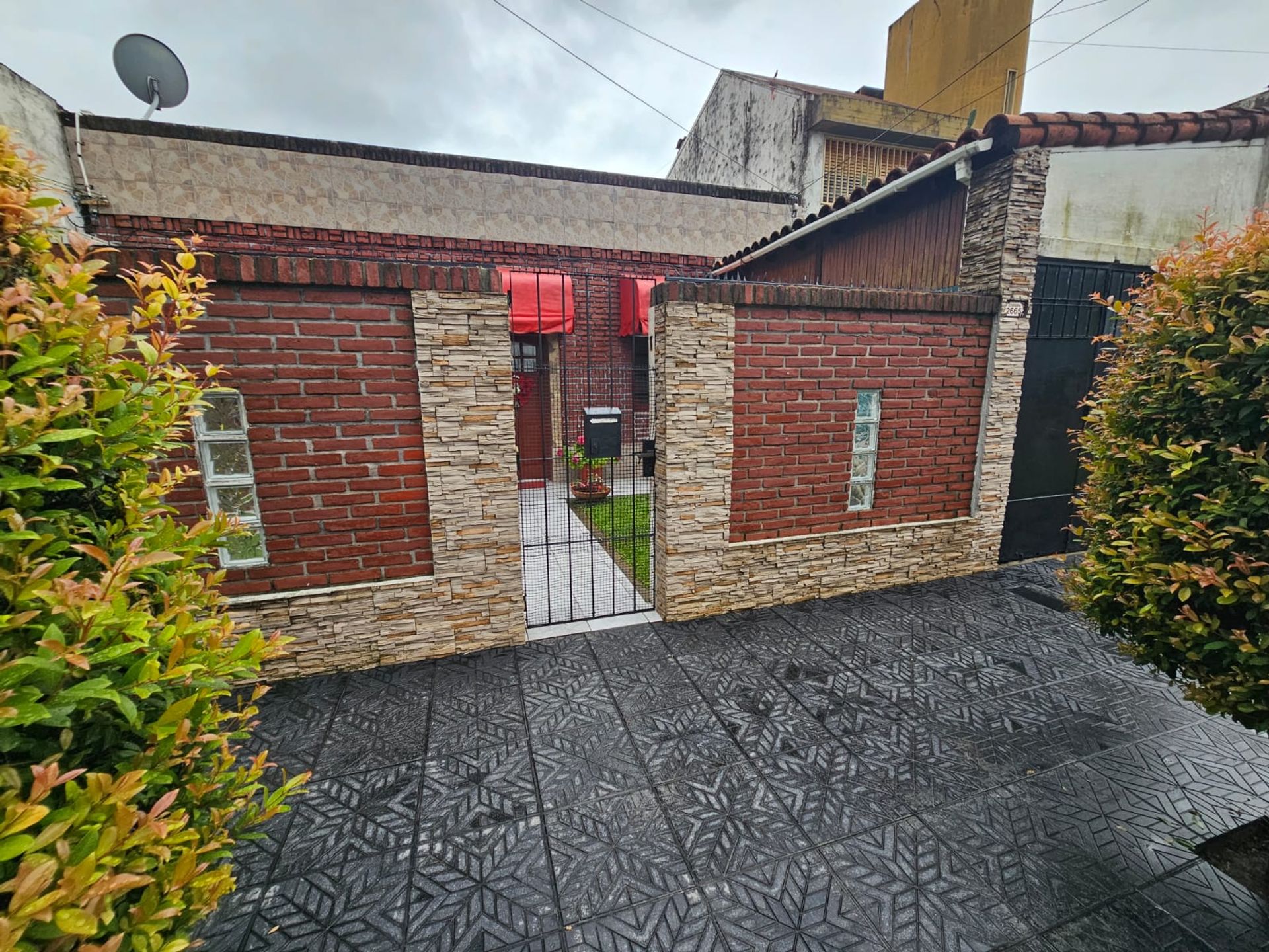 Casa Multifamiliar-2 Casas Lote 400 M2 Martinez