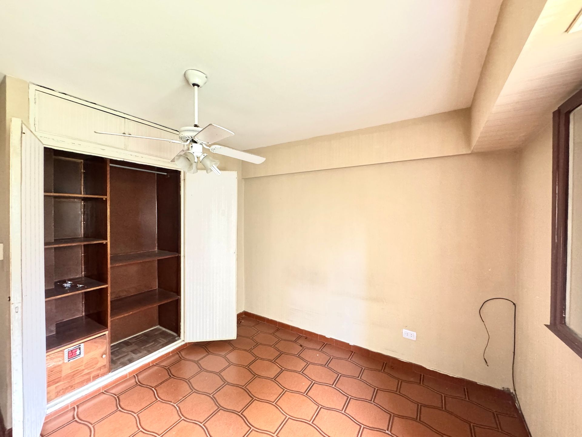 Venta 3 Ambientes Planta Baja C/Jardin Y Cochera