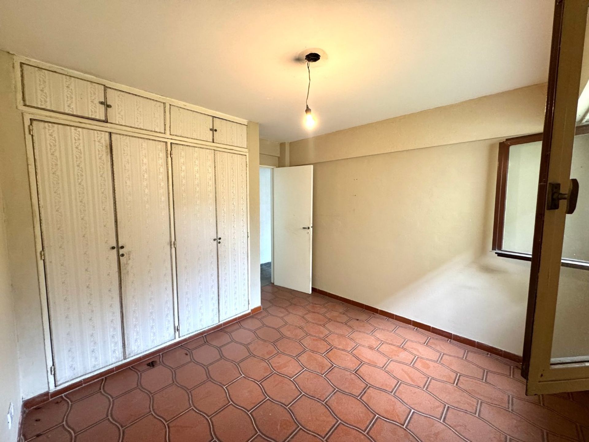 Venta 3 Ambientes Planta Baja C/Jardin Y Cochera