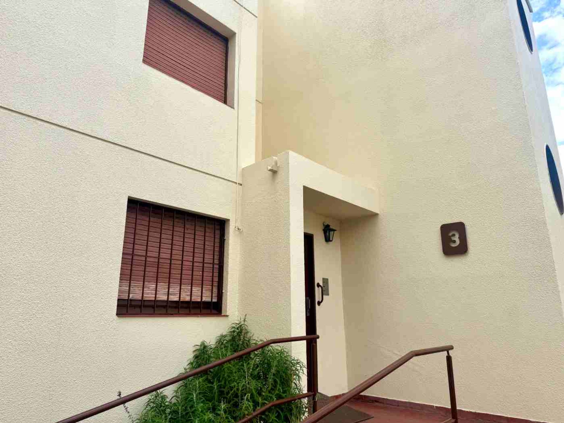 Venta 3 Ambientes Planta Baja C/Jardin Y Cochera