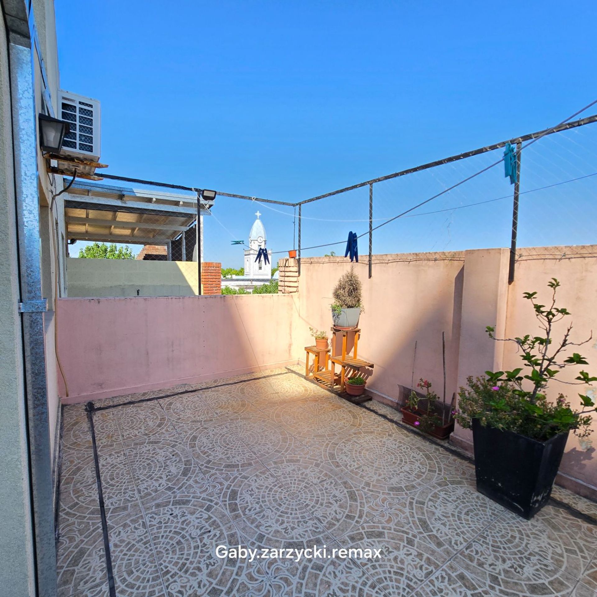 Moderno Dpto Duplex en Victoria: Amplitud y diseño