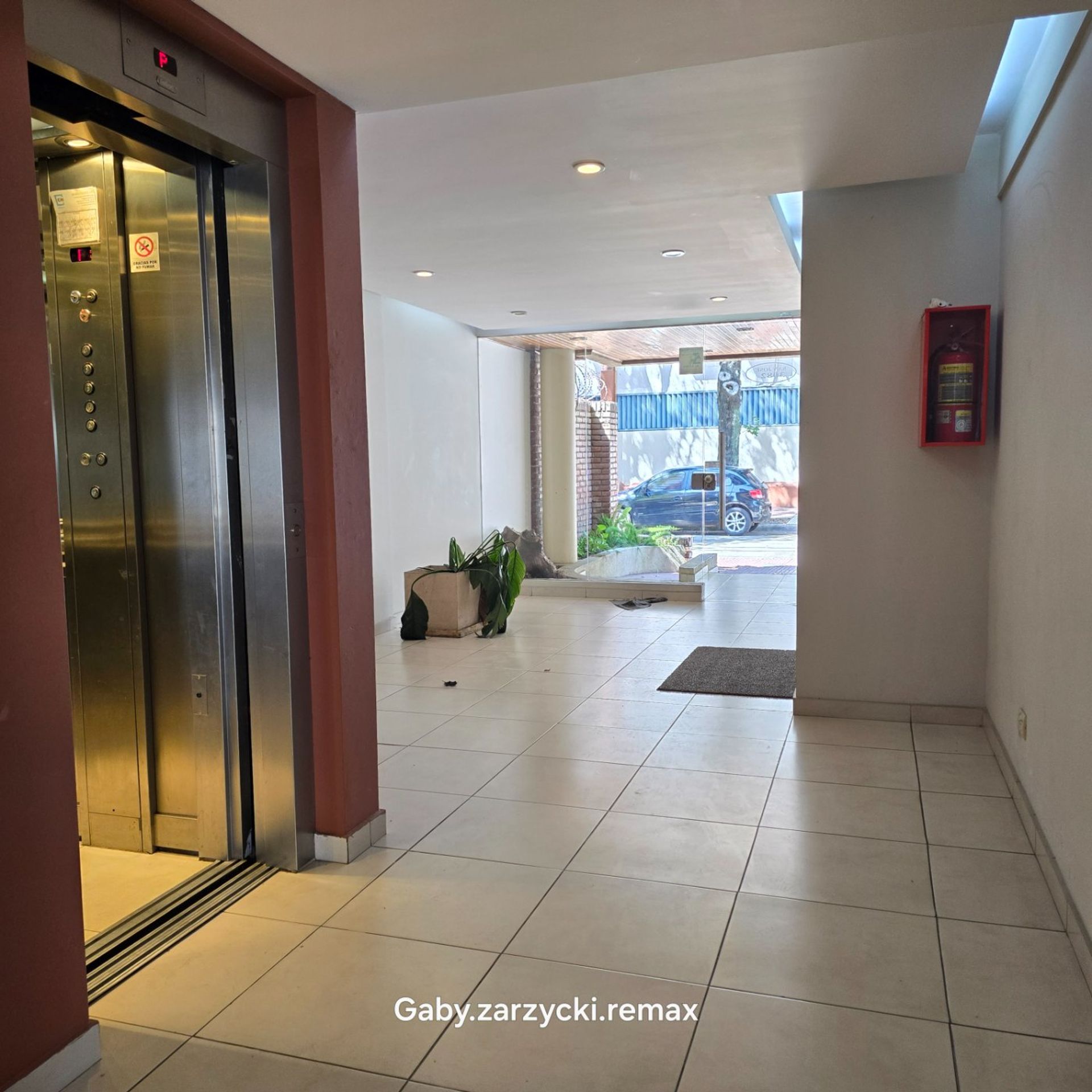 Moderno Dpto Duplex en Victoria: Amplitud y diseño