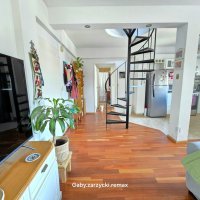 Moderno Dpto Duplex en Victoria: Amplitud y diseño