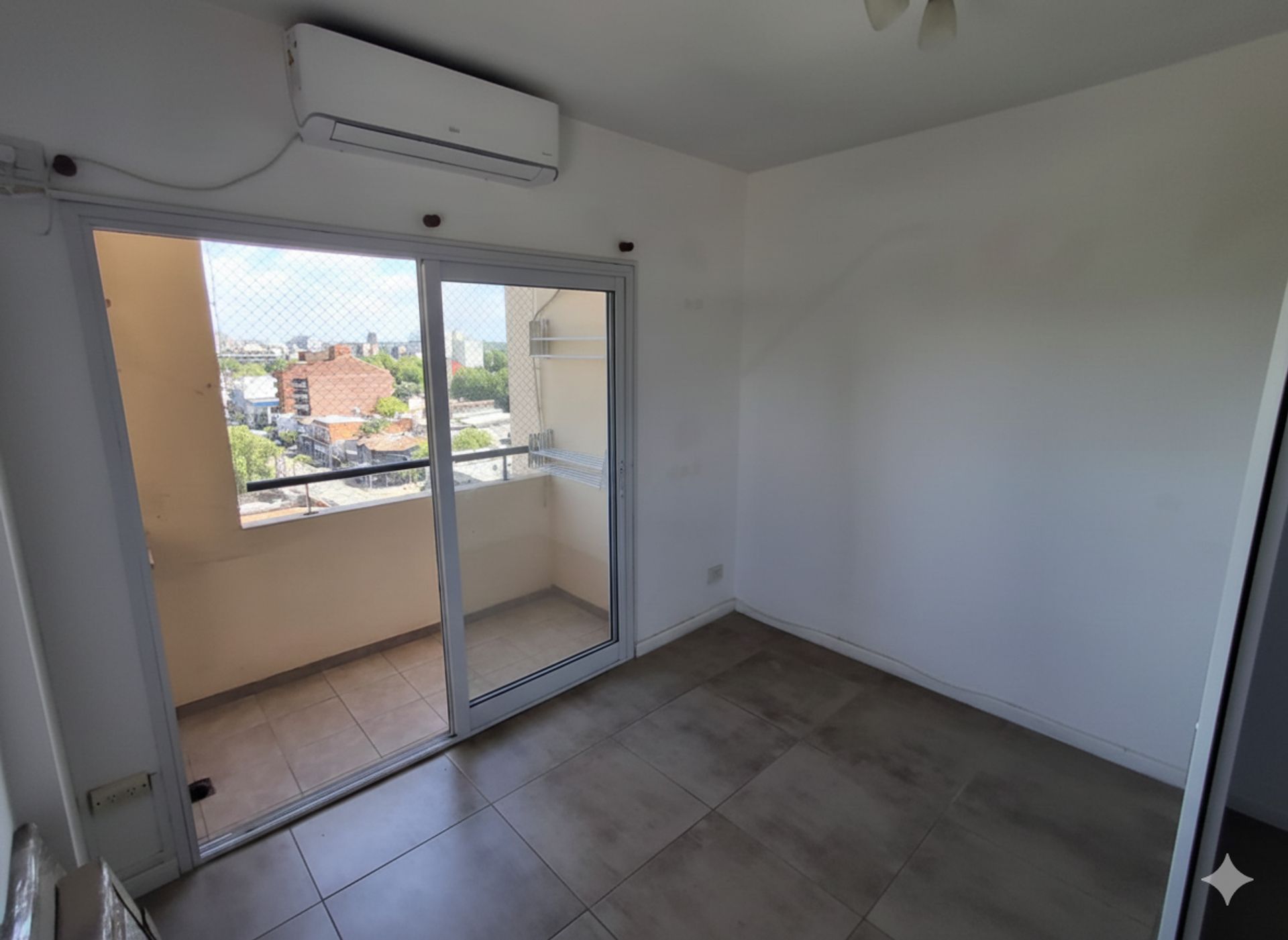 Depto en venta 2 amb. con escritorio Tigre (Cazon)