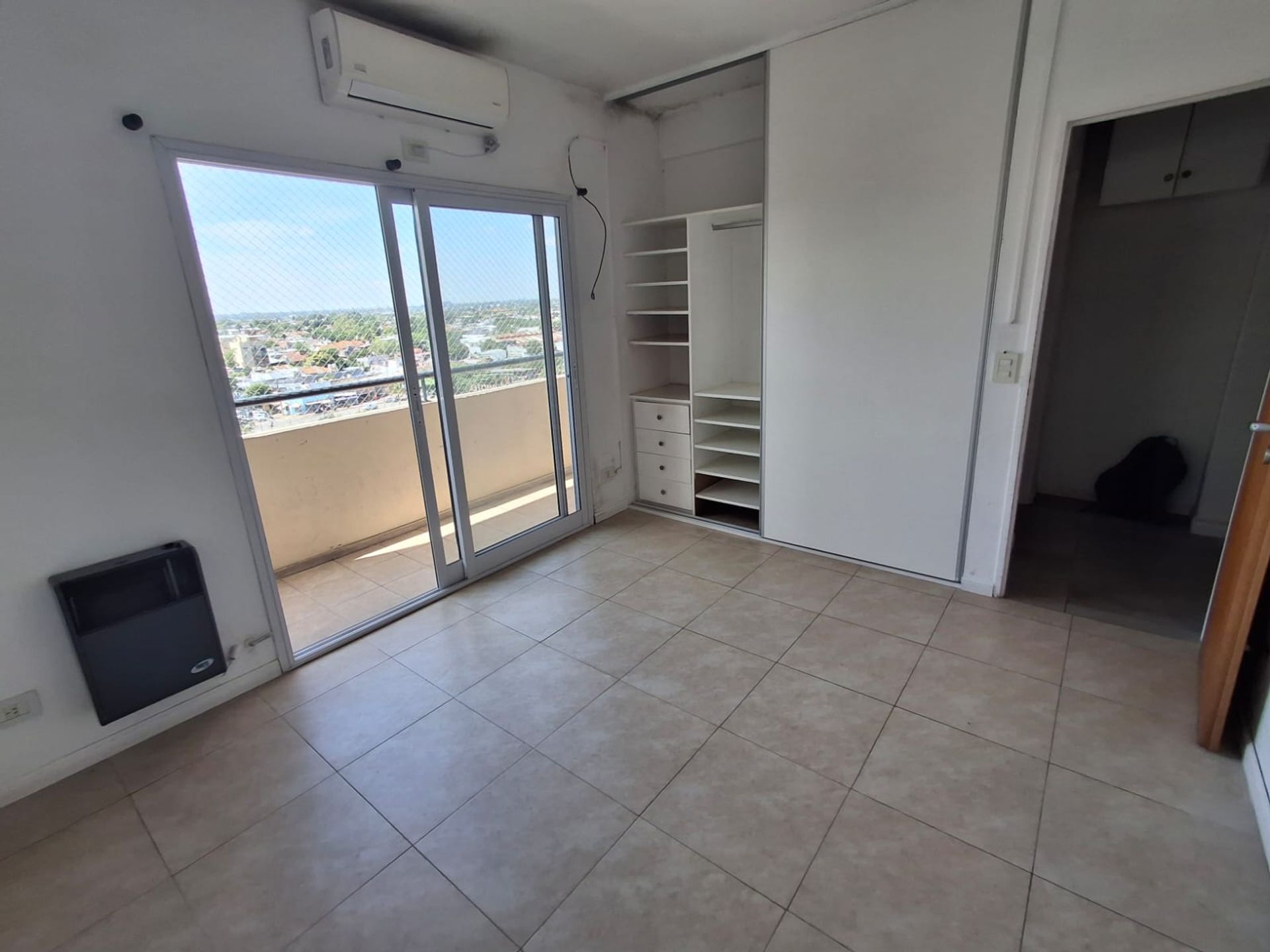 Depto en venta 2 amb. con escritorio Tigre (Cazon)