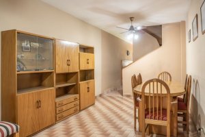 Venta Triplex con jardin y cochera en Olivos