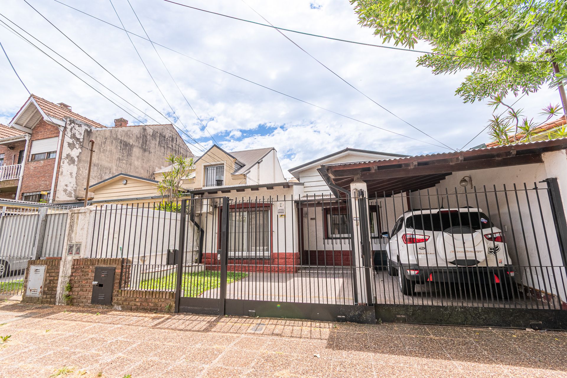 Venta Casa 4 Amb con Jardin y Quincho en Martinez
