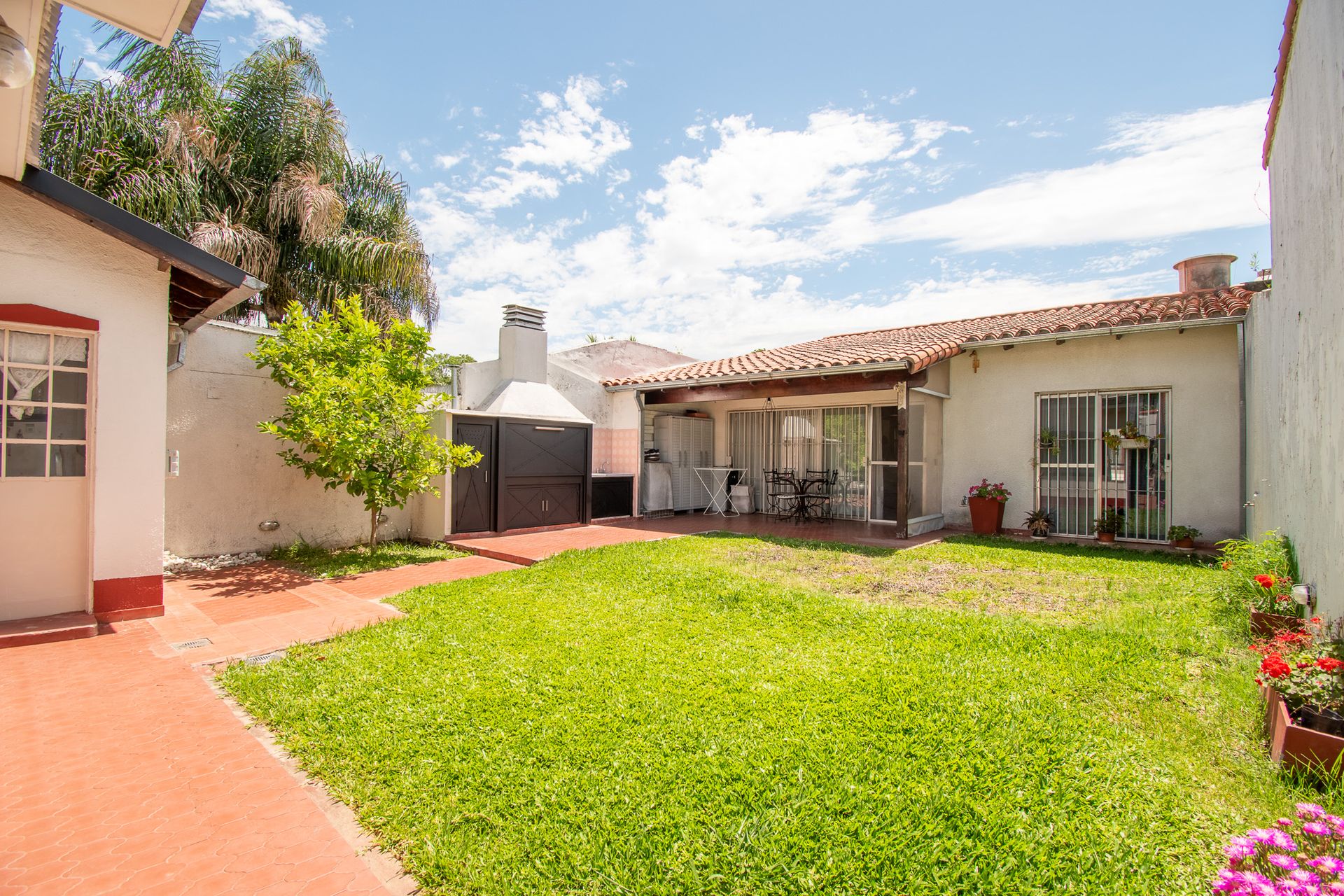 Venta Casa 4 Amb con Jardin y Quincho en Martinez