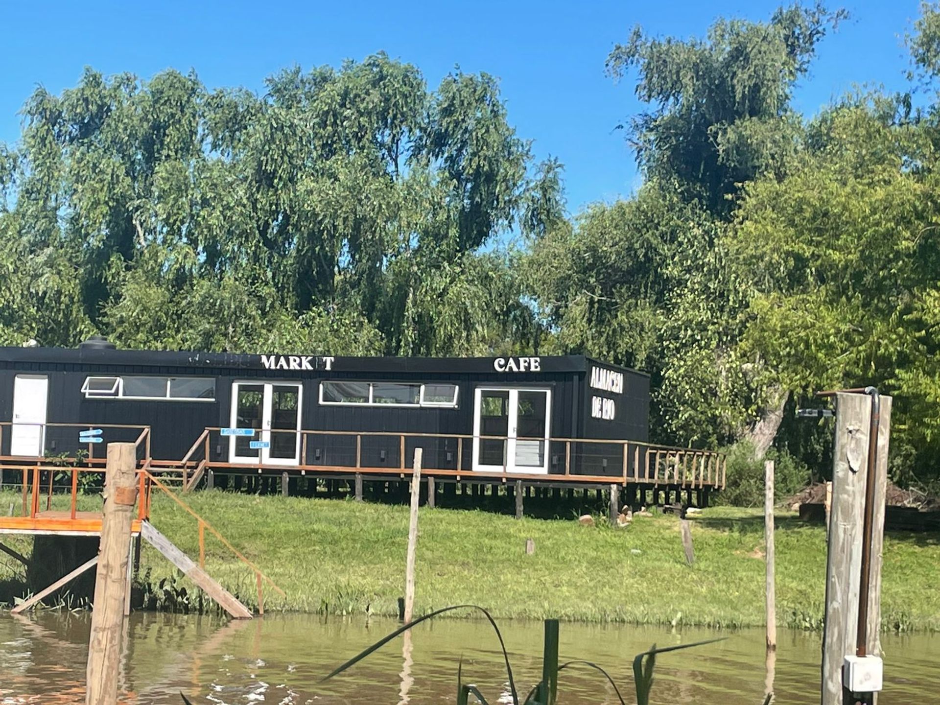 Venta casa 2 ambientes en barrio náutico Albardón