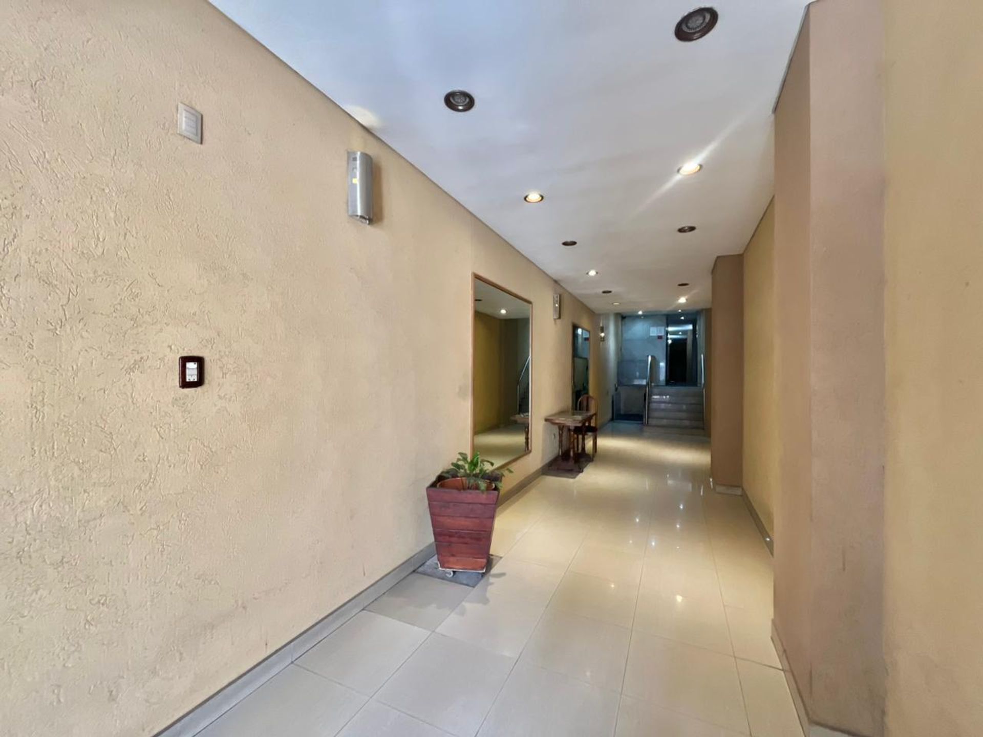 Venta Tres Ambientes Con Balcon Corrido Al Frente