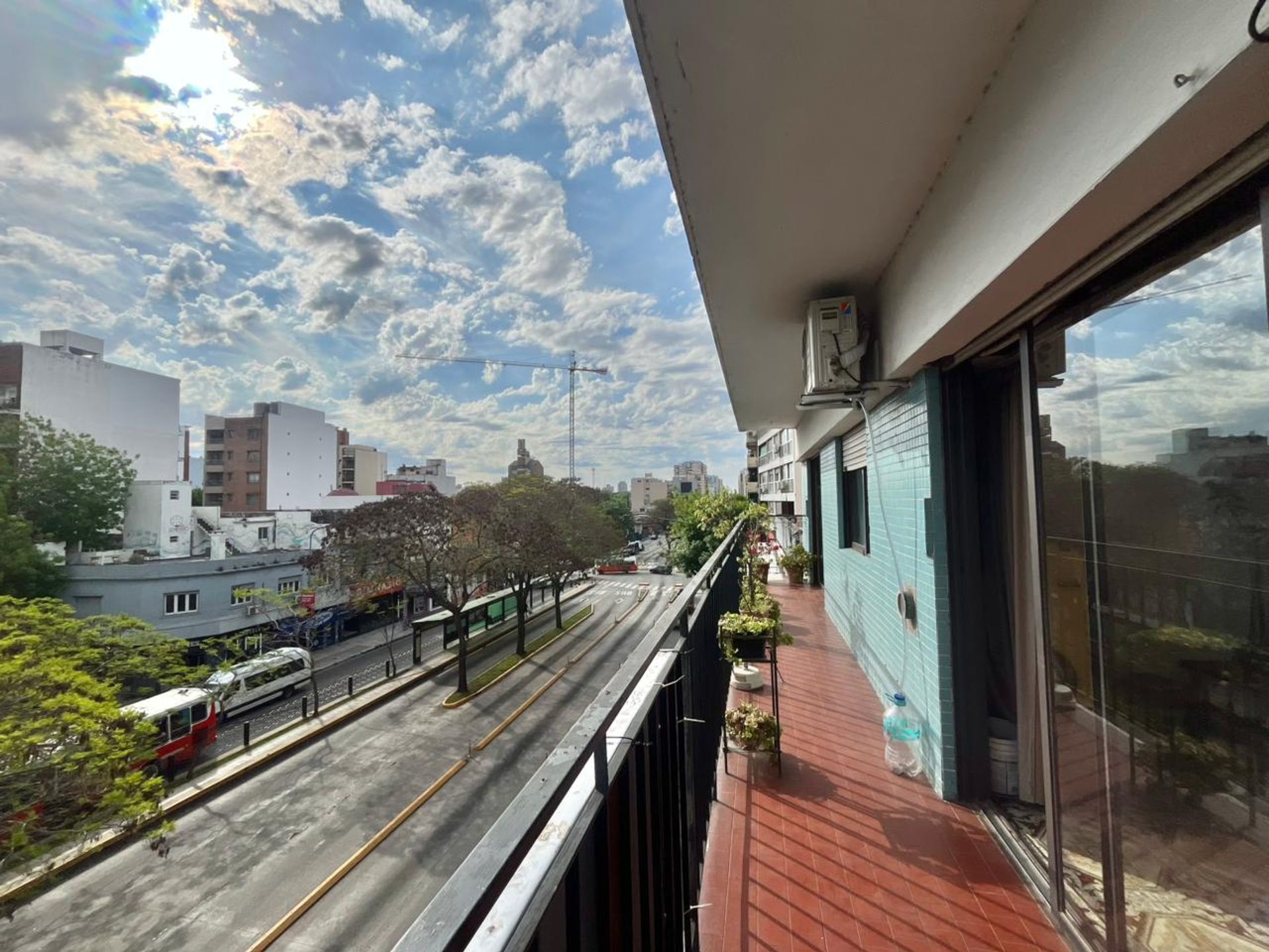 Venta Tres Ambientes Con Balcon Corrido Al Frente