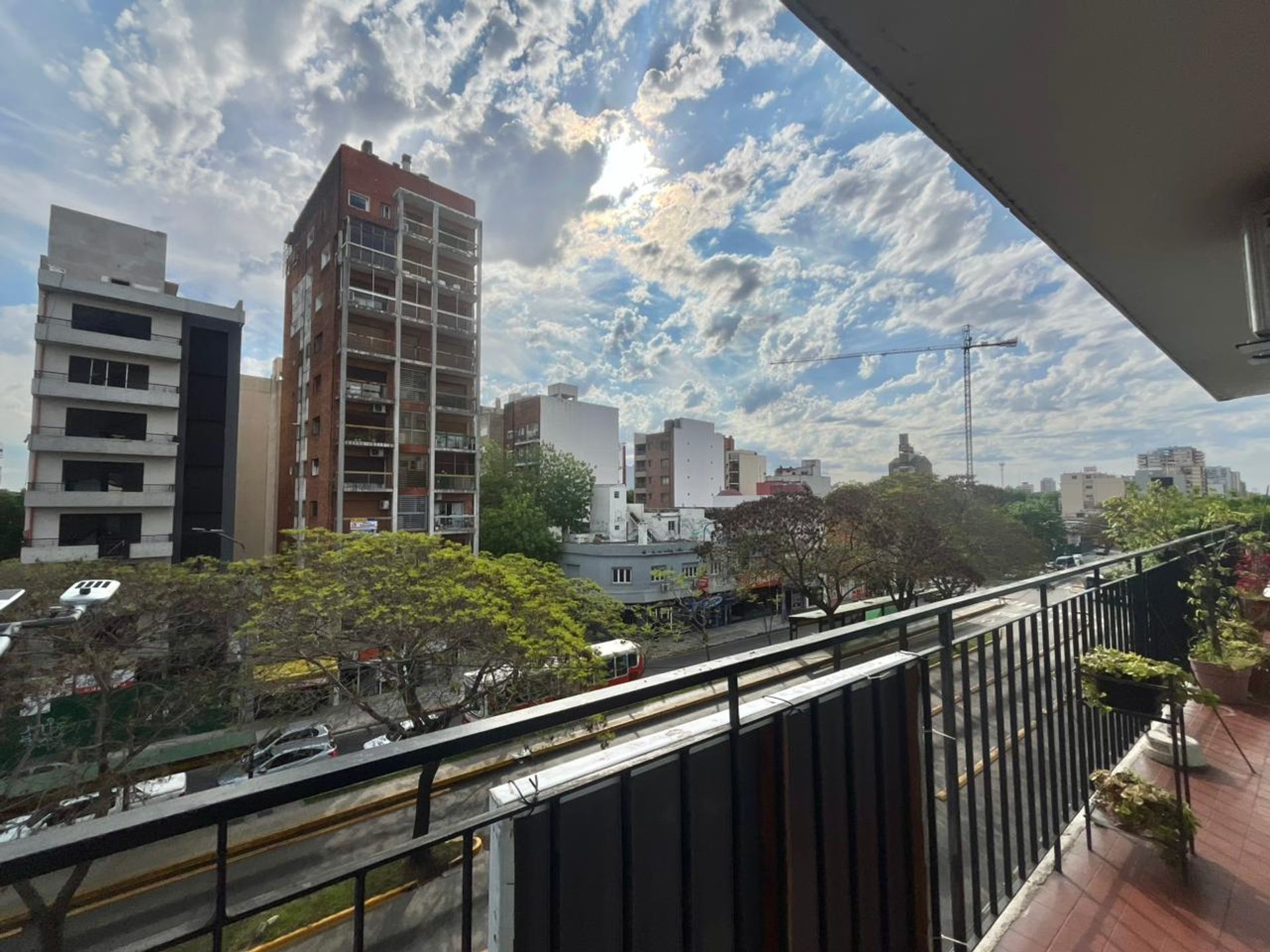 Venta Tres Ambientes Con Balcon Corrido Al Frente