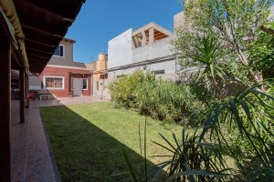 4-room House with Garage in Carapachay