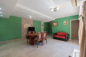 4-room House with Garage in Carapachay