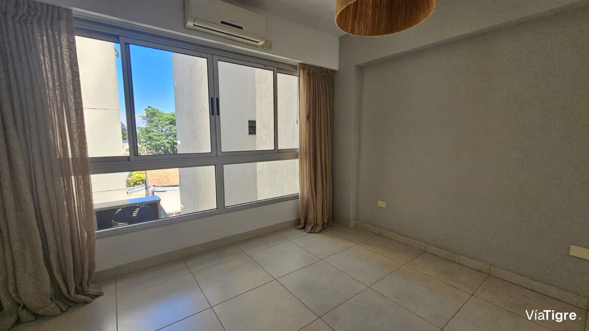 Venta departamento 2 amb amplios cochera balcon