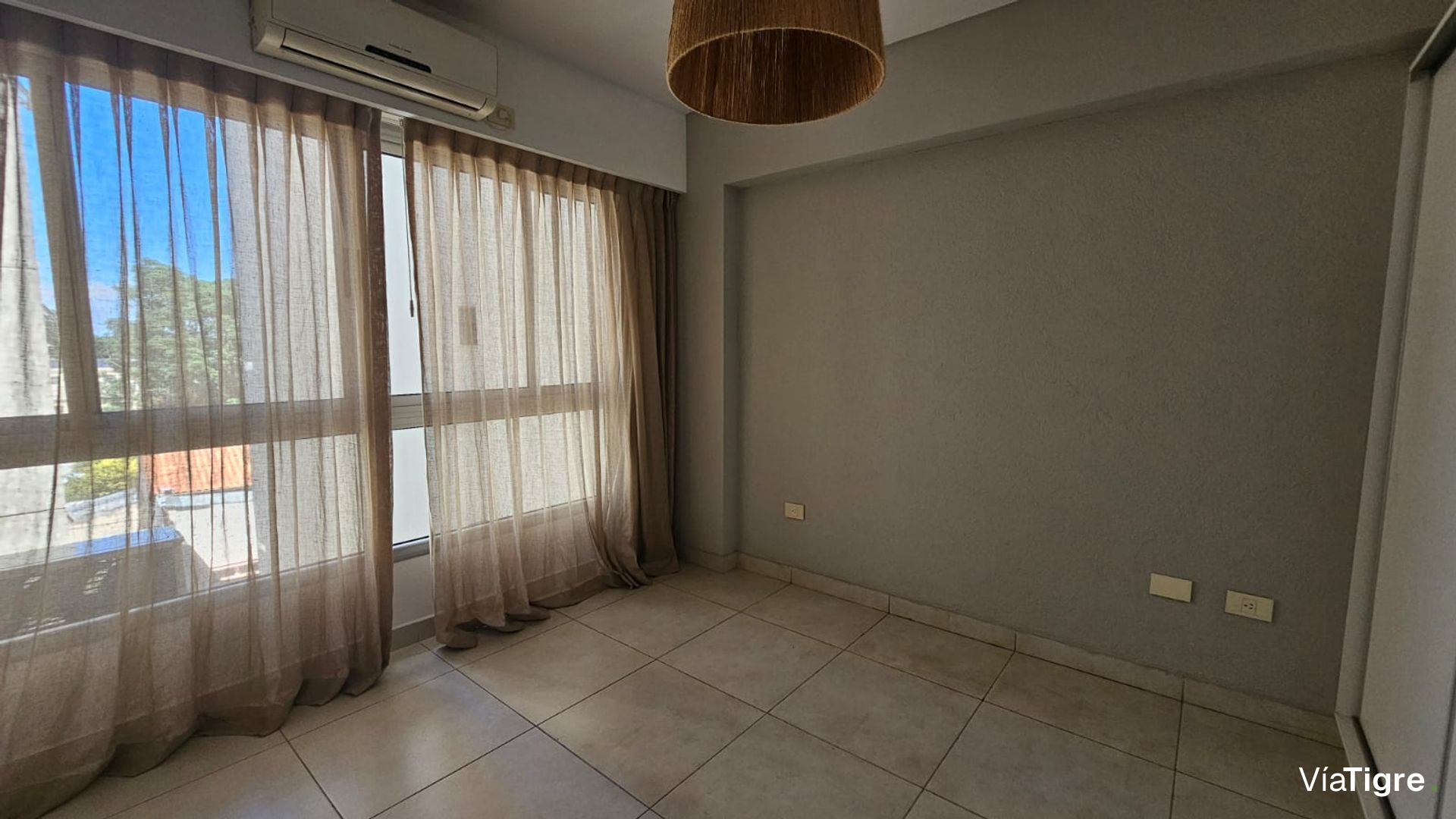 Venta departamento 2 amb amplios cochera balcon
