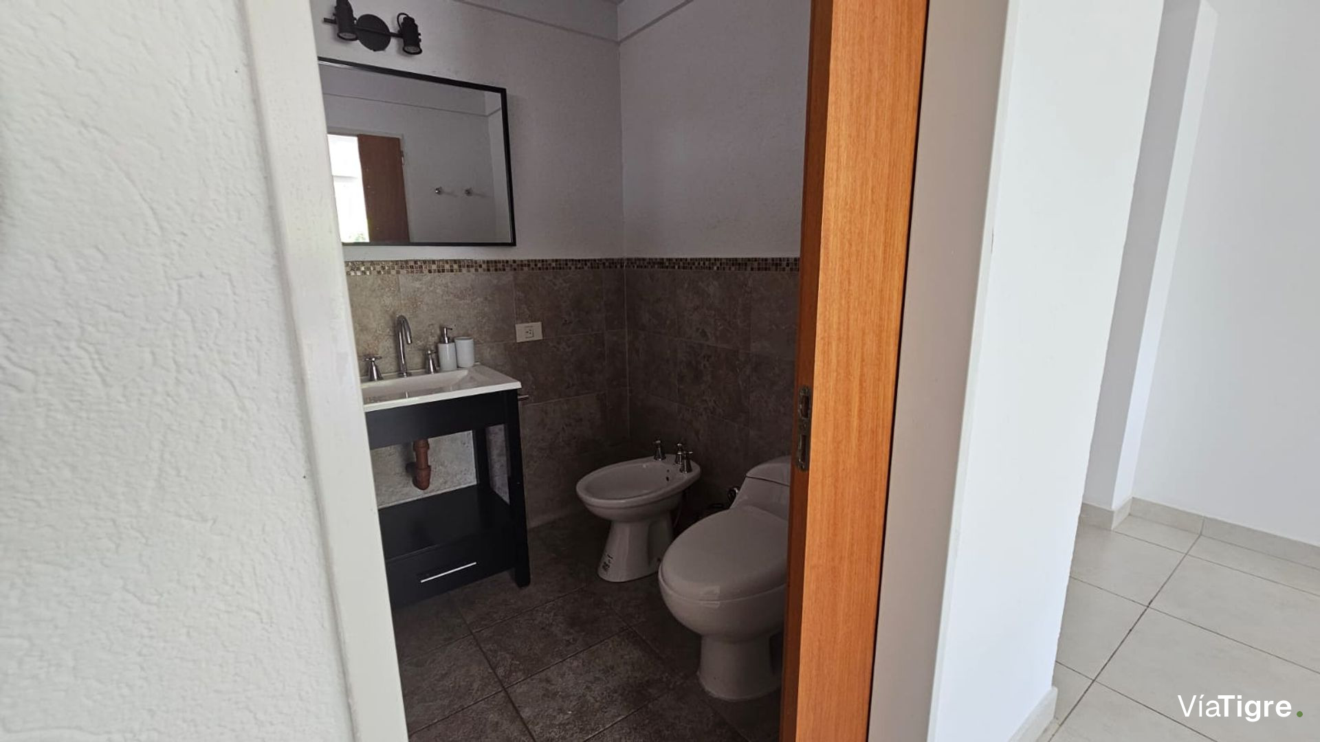 Venta departamento 2 amb amplios cochera balcon