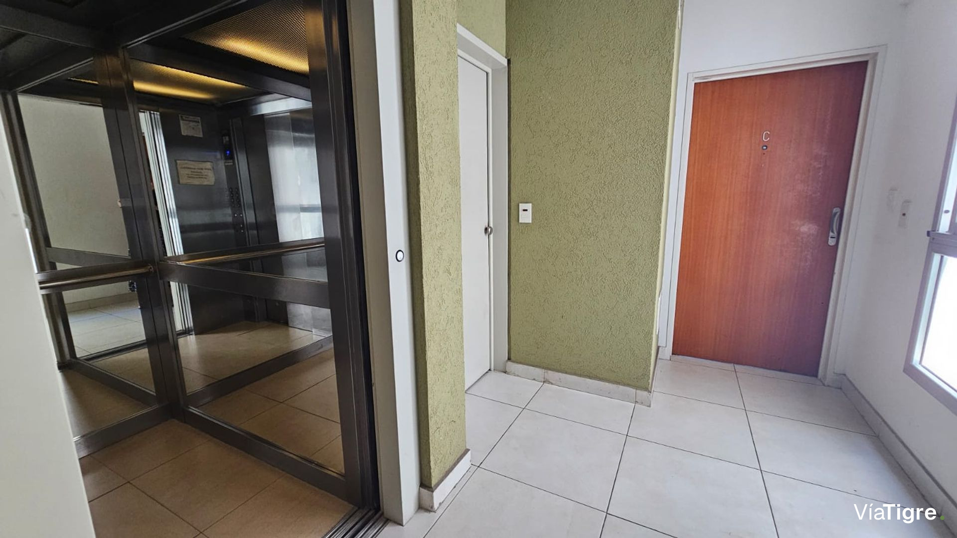 Venta departamento 2 amb amplios cochera balcon