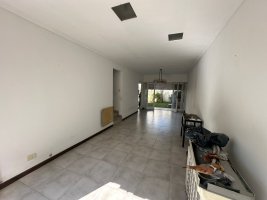 Duplex 5 rooms for rent in Martinez with garden