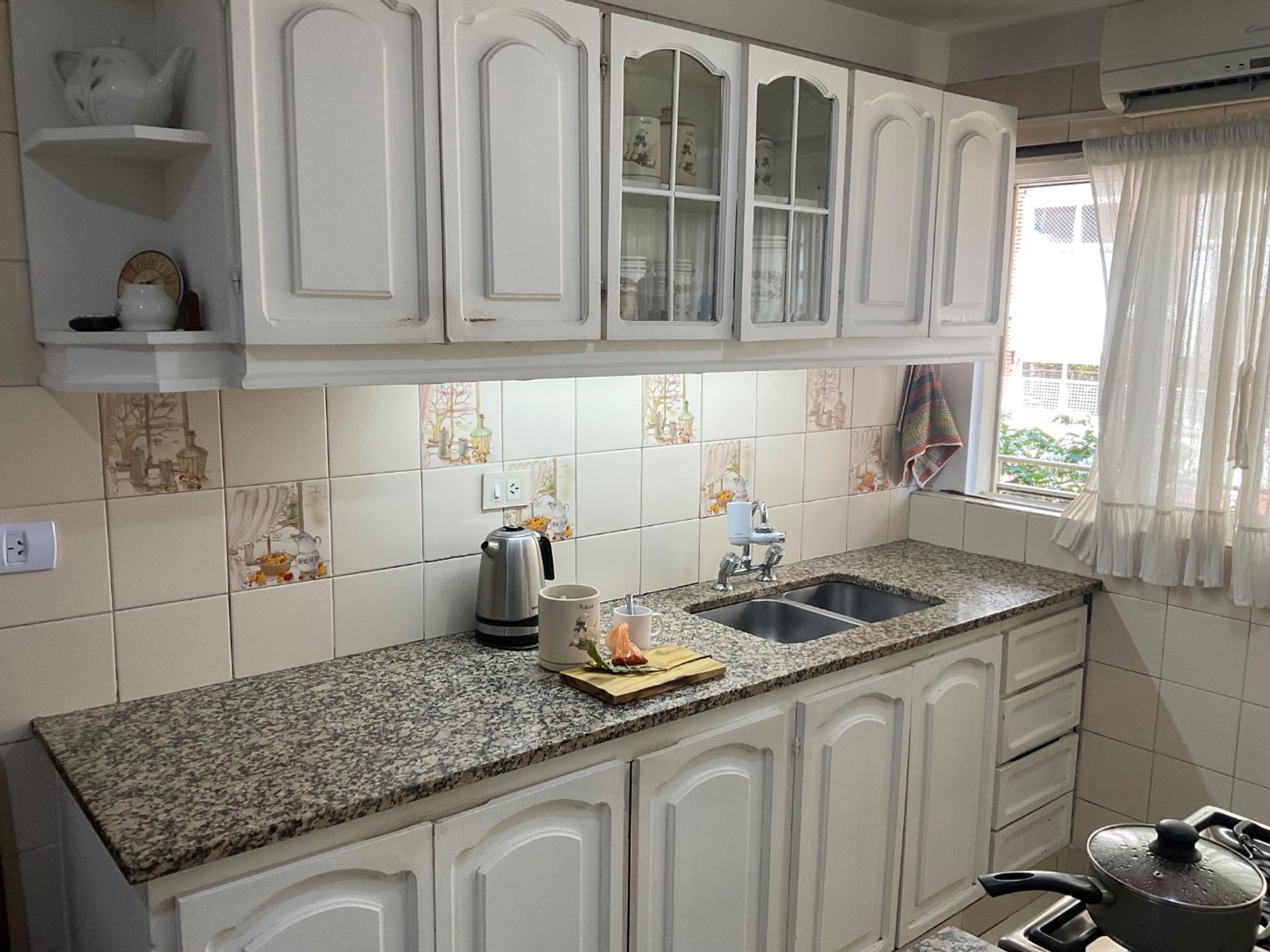 VENTA 4 ambientes, cochera y pileta ACEPTA PERMUTA