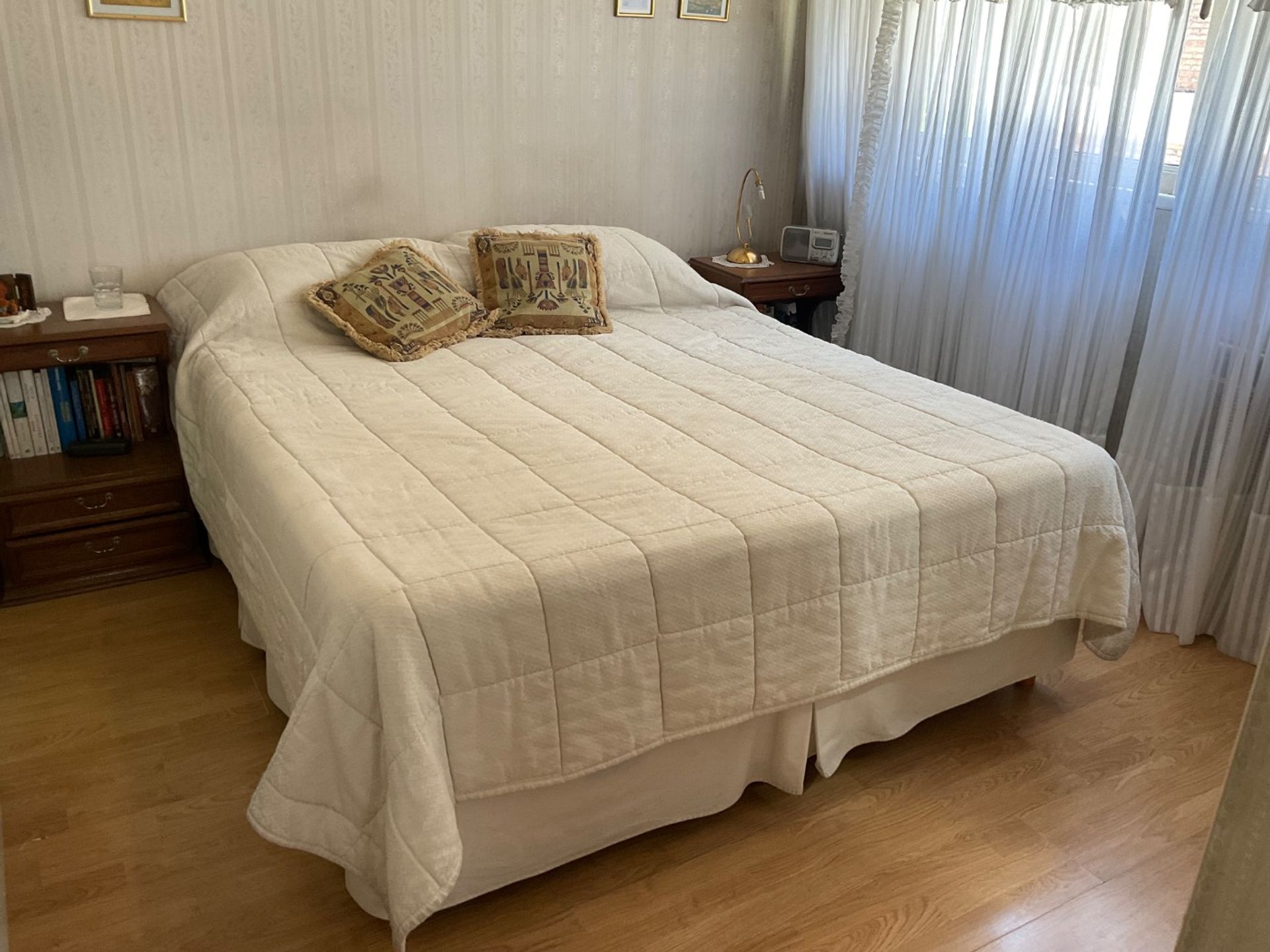 VENTA 4 ambientes, cochera y pileta ACEPTA PERMUTA