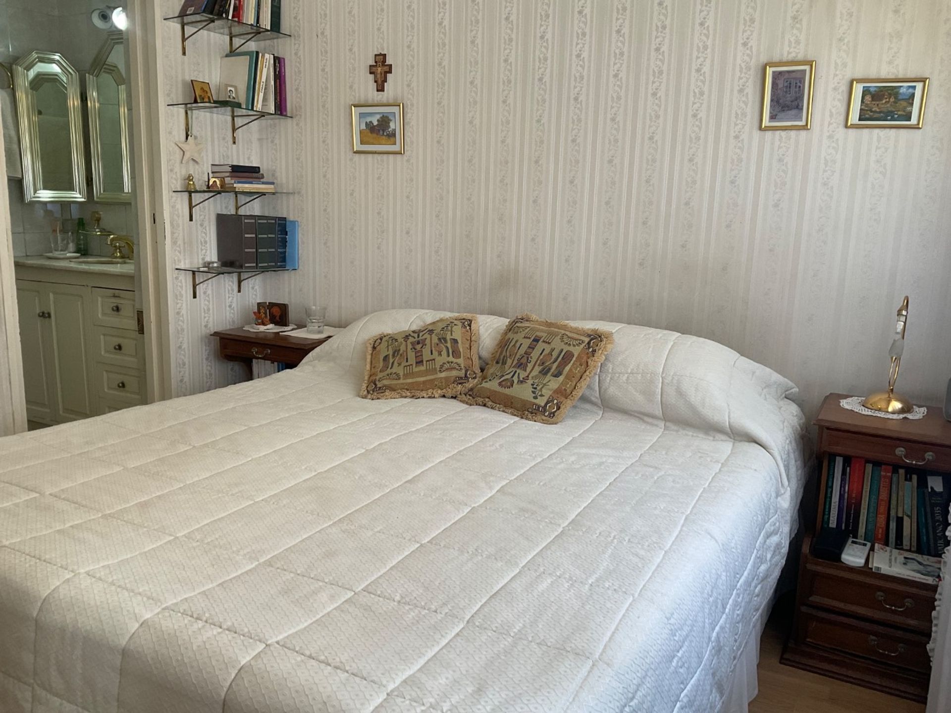 VENTA 4 ambientes, cochera y pileta ACEPTA PERMUTA