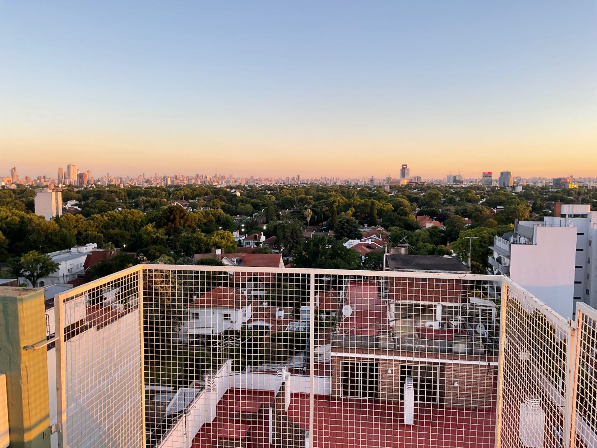 VENTA 4 ambientes, cochera y pileta ACEPTA PERMUTA