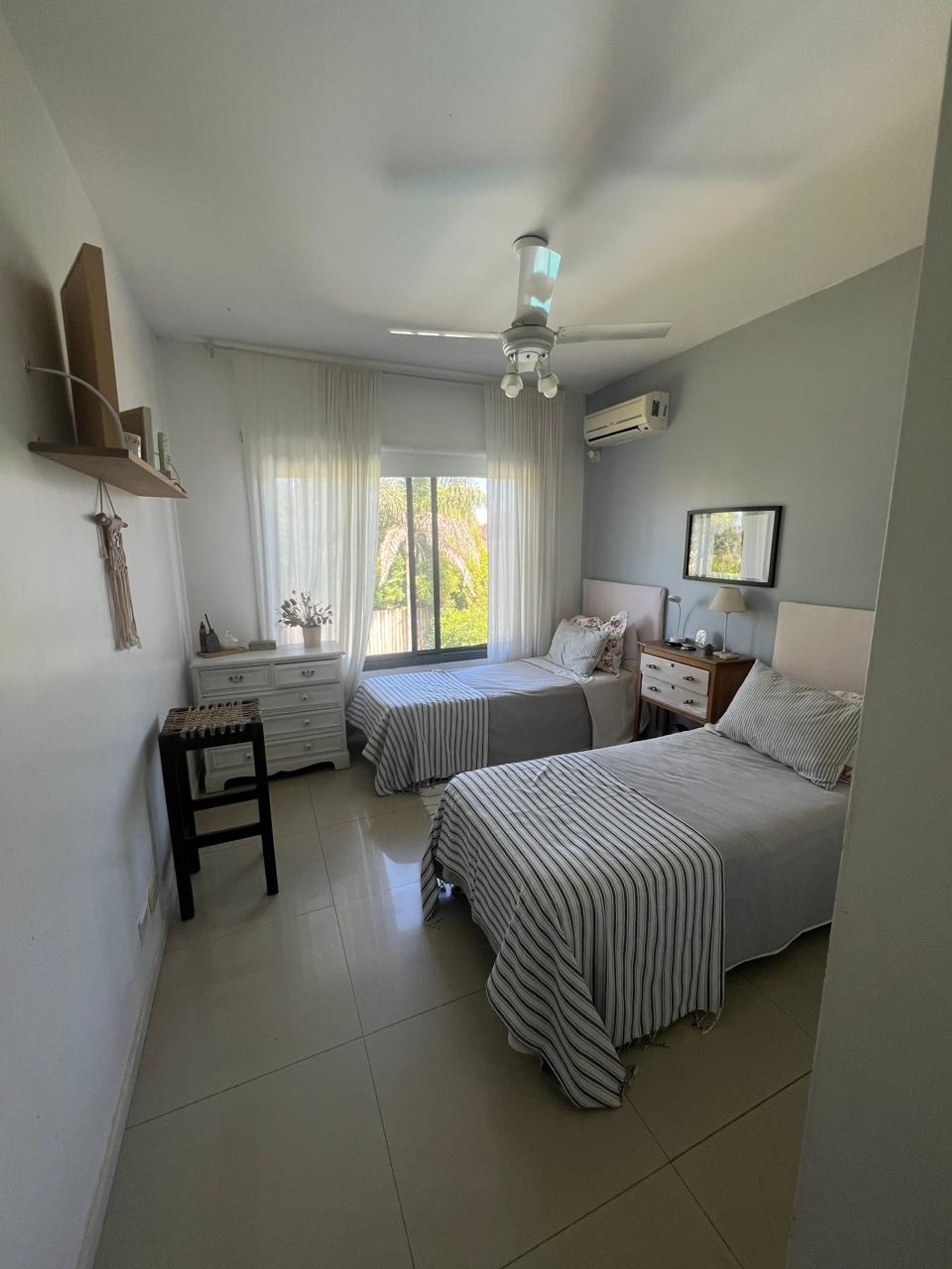 Barrio El Atardecer: Casa C Jardin Y Pileta