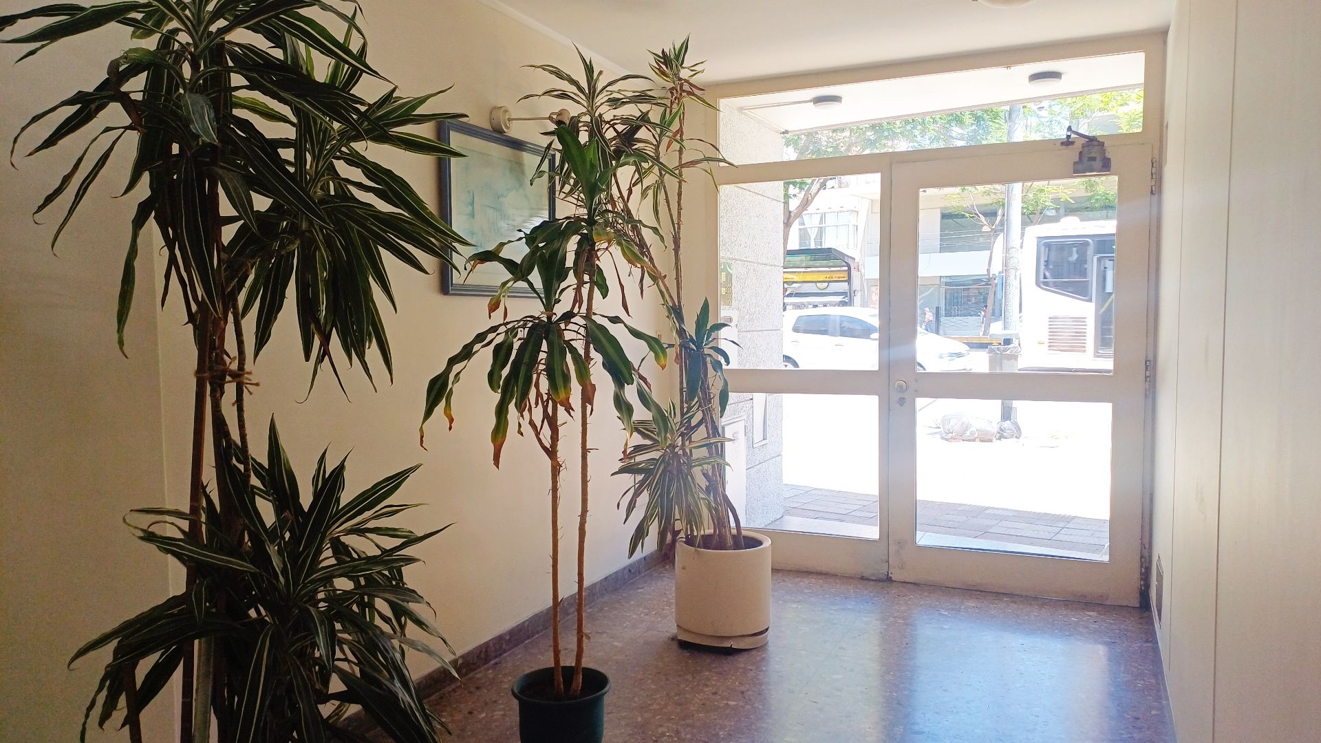 VENTA Departamento 2 ambientes. Sobre Av. Maipu